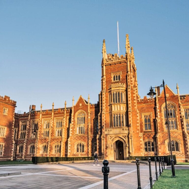 QUEEN'S UNIVERSITY BELFAST (QUB)