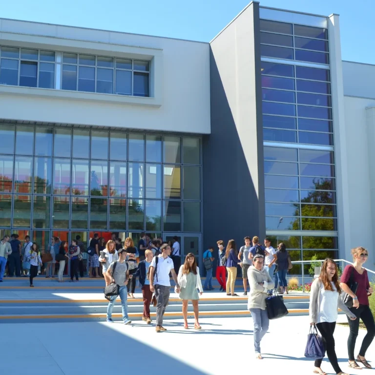 ESSCA SCHOOL OF MANAGEMENT